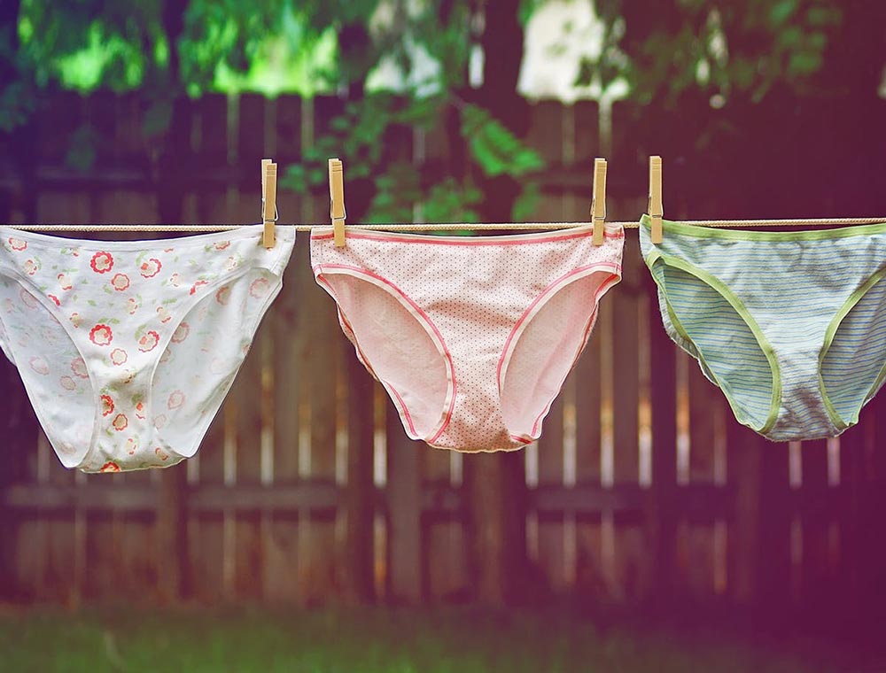 spodnje perilo_zenska_noznica_izcedek